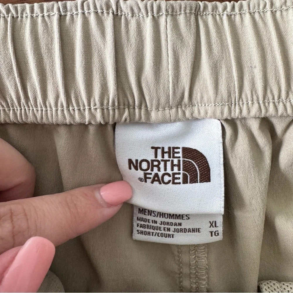 The North Face Men Beige Cargo Shorts Size XL